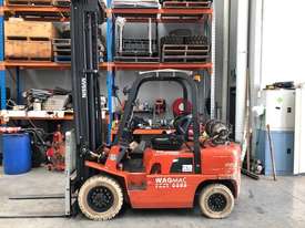 Nissan 2.5ton Forklift - picture0' - Click to enlarge