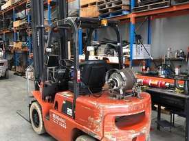 Nissan 2.5ton Forklift - picture1' - Click to enlarge