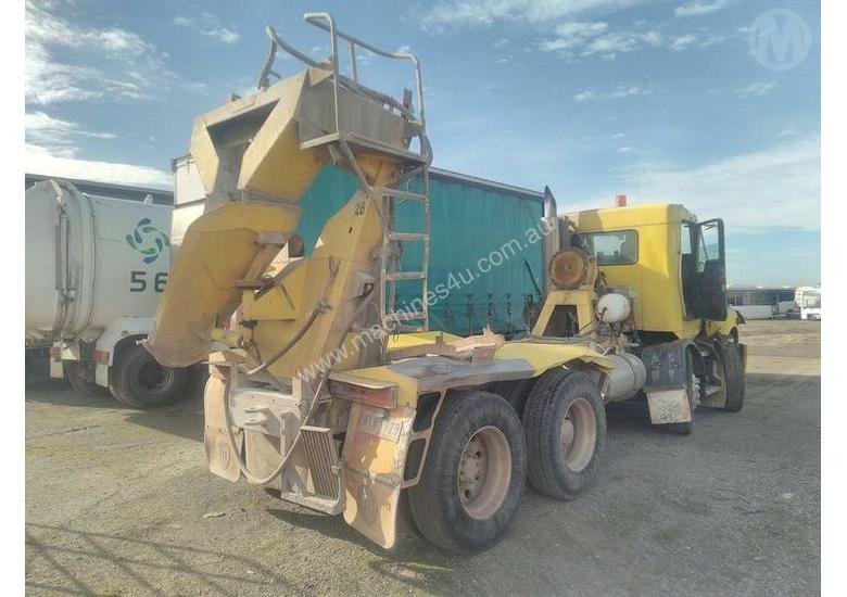 caption Kenworth T358