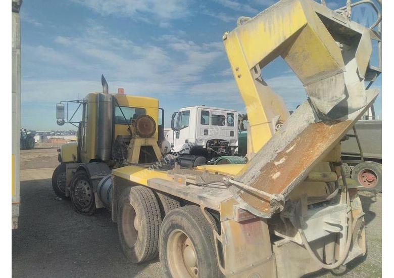 caption Kenworth T358