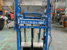 Strongarm Portable Bin Lifter, 240v, up to 100kg WLL - picture2' - Click to enlarge