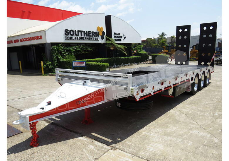 caption Interstate trailers Tri Axle Tag Trailer 28 Ton ELITE Orange ATTTAG