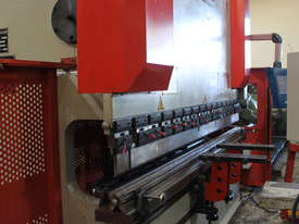 Metalmaster PB 135 CNC Hydraulic Pressbrake - picture1' - Click to enlarge