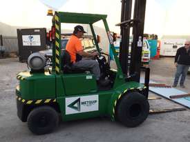 Forklift 2.5 T Mitsubishi LPG - picture0' - Click to enlarge