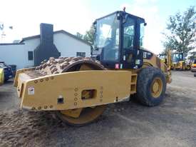 Caterpillar CS76 XT Smooth Drum Roller with Shells - picture0' - Click to enlarge