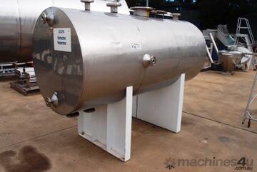 Stainless Steel Storage Tank (Horizontal), Capacity: 1,800Lt