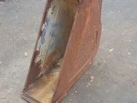8 Tonne, 300mm Gummy Bucket. In good used condition.6 month warranty - picture0' - Click to enlarge