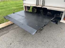 Pan Truck Mitsubishi Canter Tail Lift 2 tonne Auto 1DYU797 SN1066 - picture2' - Click to enlarge