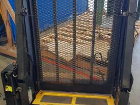 WHEELCHAIR LIFT by Braun, HYDRAULIC SOLID PLATFORM, Suit BUS/VAN-Side/Rear ** SOLD ** - picture1' - Click to enlarge