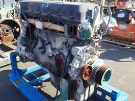 VOLVO 6 CYLINDER DIESEL ENGINE - picture2' - Click to enlarge