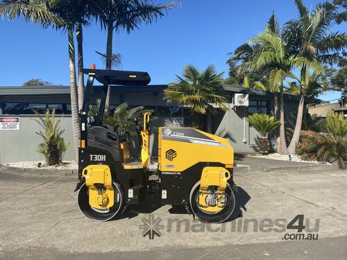 caption MULTPAC TANDEM VIBRATING ROLLER 3.2T