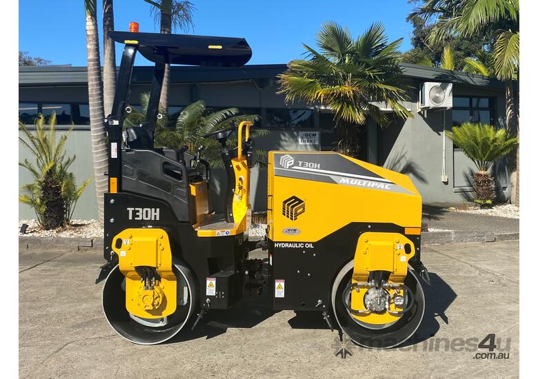 caption MULTPAC TANDEM VIBRATING ROLLER 3.2T