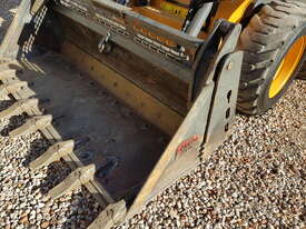 Case SV185 skid steer loader - picture2' - Click to enlarge