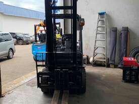 Toyota Forklift - picture1' - Click to enlarge