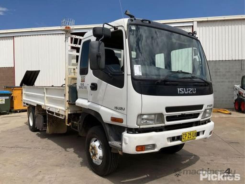 Buy Used Isuzu 2006 Isuzu FRR500 MWB Wrecking 12-14 Tonne Trucks in ...