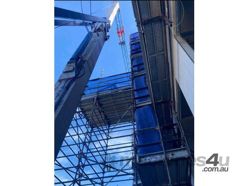 caption GLEASON CRANES 2005 NOMAD TK32 TOWER CRANE