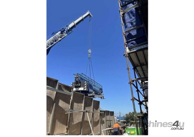 caption GLEASON CRANES 2005 NOMAD TK32 TOWER CRANE