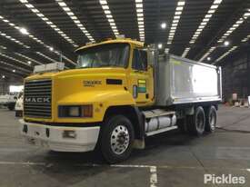 2004 Mack CH Fleetliner - picture1' - Click to enlarge