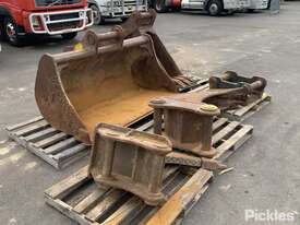 3 Buckets Plus Ripper To Suit 30T Machine - picture0' - Click to enlarge