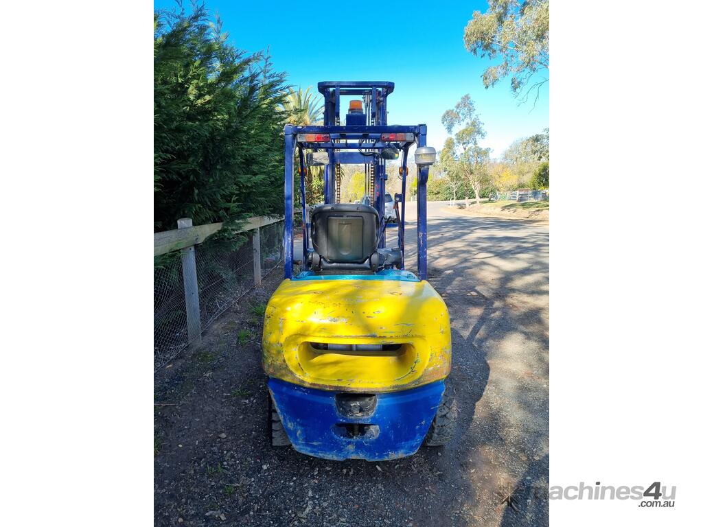Used komatsu FD30 Counterbalance Forklifts in UNANDERRA, NSW