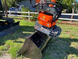 D-Lock Tiltrotator 24T - picture0' - Click to enlarge