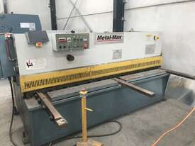 4 mm x 2500 Guillotine - PENDING PICKUP - NO MORE ENQUIRIES PLEASE - picture0' - Click to enlarge