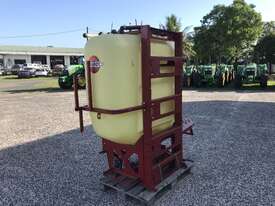 Used Hardi Master Linkage 1000L Spray Tank - picture2' - Click to enlarge