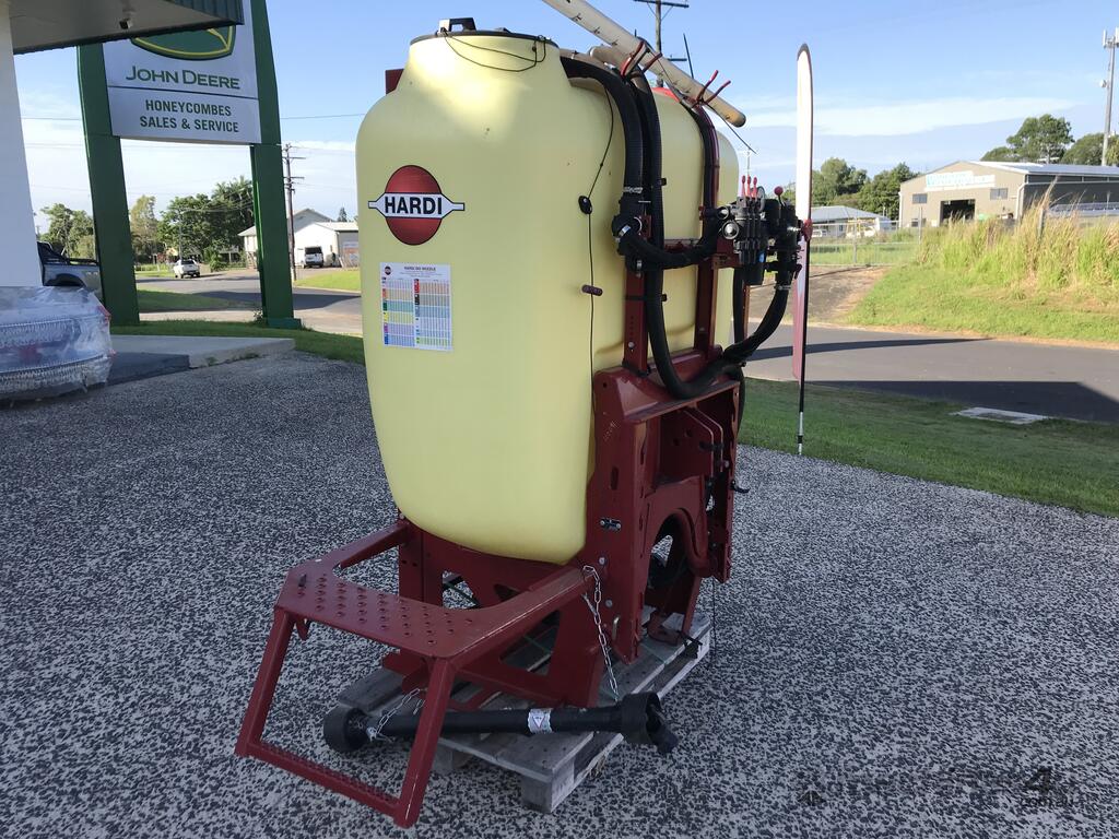 Used Hardi Used Hardi Master Linkage 1000l Spray Tank Spray Tanks In