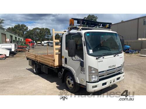 Isuzu NPR300M