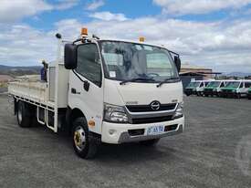 Hino 300 - picture0' - Click to enlarge