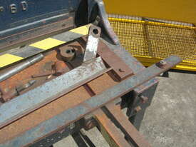 Manual treadle guilotine - picture1' - Click to enlarge