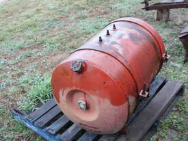 Red diesel fuel tank - picture0' - Click to enlarge