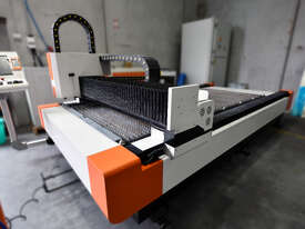 CNC 3015 2.0KW Fiber Laser cutting machine - picture0' - Click to enlarge