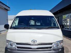 9/2011 Toyota Hiace SLWB MY11 5d Van White 3.0L White 3.0L Turbo Diesel - picture0' - Click to enlarge