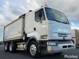 2006 Mack Quantum - picture0' - Click to enlarge