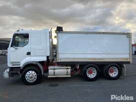 2006 Mack Quantum - picture1' - Click to enlarge