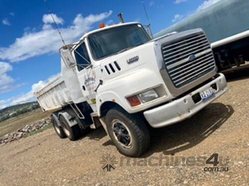 FORD L8000 tipper truck