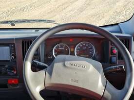 Isuzu NPR - picture2' - Click to enlarge