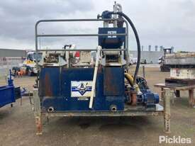 Tri-Flow Mud Recycling/Cleaning System, Mud Pumps, 2X Vibrating Screens, Mud Tank, Electric Drive An - picture0' - Click to enlarge