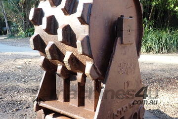 22-50 ton (100/90/80mm pin) Titan Excavator Compaction Wheel 22-50 ton (100/90/80mm pin) Titan Excavator Compaction Wheel