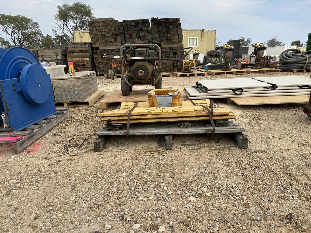 New 1 x Pallet of Cutting Edges in Stafford, QLD