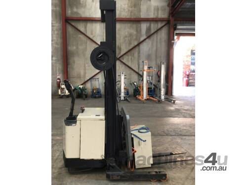 CROWN 30WRTL174 Walkie Reach Stacker 