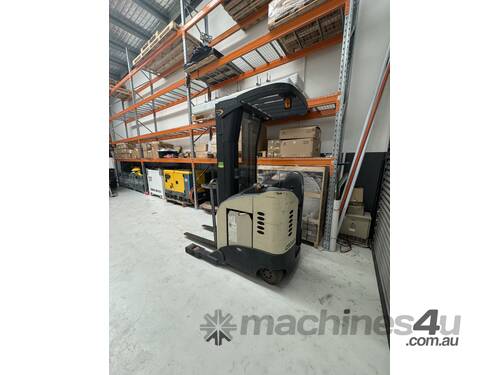 Crown 5200 Series reach truck