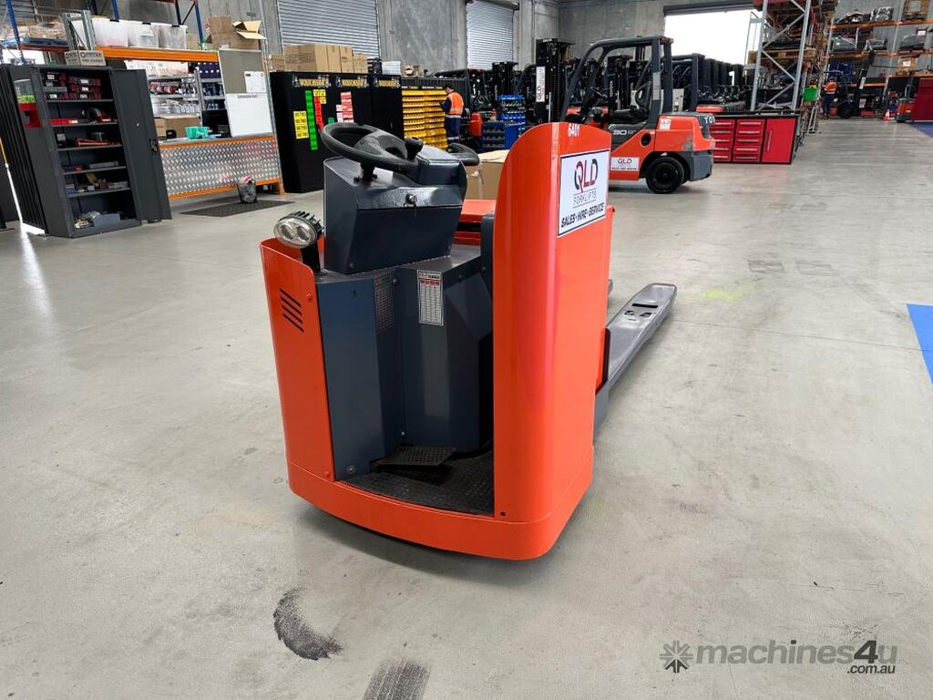 Used 2012 raymond 8900 Powered Pallet Trucks in LUSCOMBE, QLD