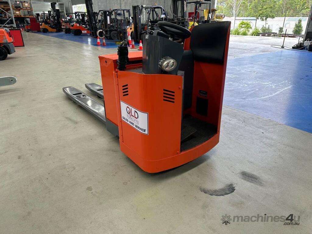 Used 2012 raymond 8900 Powered Pallet Trucks in LUSCOMBE, QLD