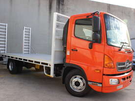 HINO FC 500 BEAVERTAIL EX-FLEET TRUCK: RELIABLE AND EFFICIENT TRANSPORT SOLUTION - picture0' - Click to enlarge
