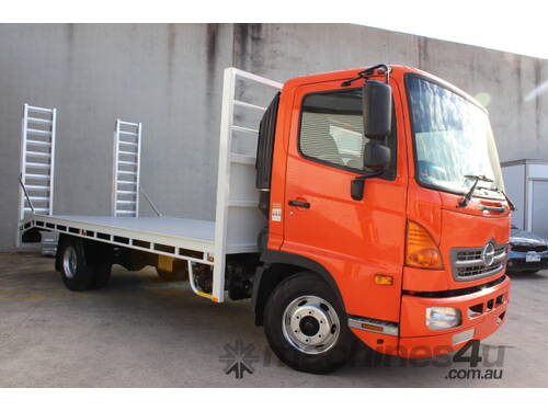 HINO FC 500 BEAVERTAIL EX-FLEET TRUCK: RELIABLE AND EFFICIENT TRANSPORT SOLUTION