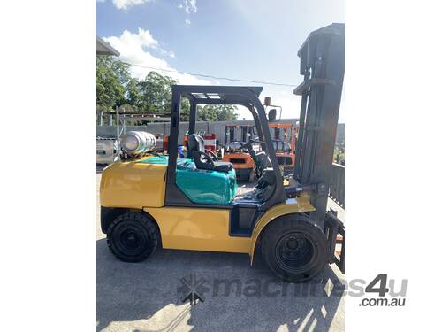 Komatsu 4.5 Tonne LPG Forklift