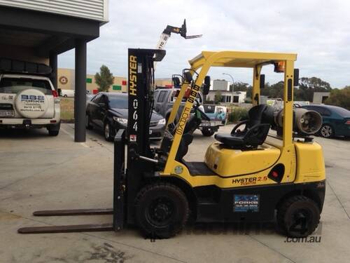 caption Lift Equipt - 2.5T Hyster LPG Forklift w/ Container Mast