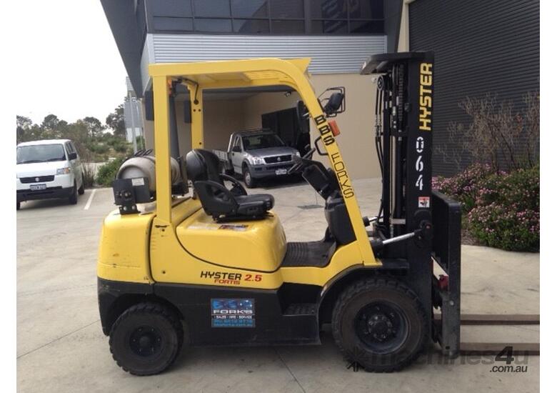 caption Lift Equipt - 2.5T Hyster LPG Forklift w/ Container Mast